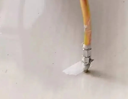 呼和浩特市瓷砖空鼓维修公司专业解答在瓷砖铺贴过程中，如果使用的砂料过粗（如全部使用了粗砂），可能会导致以下问题